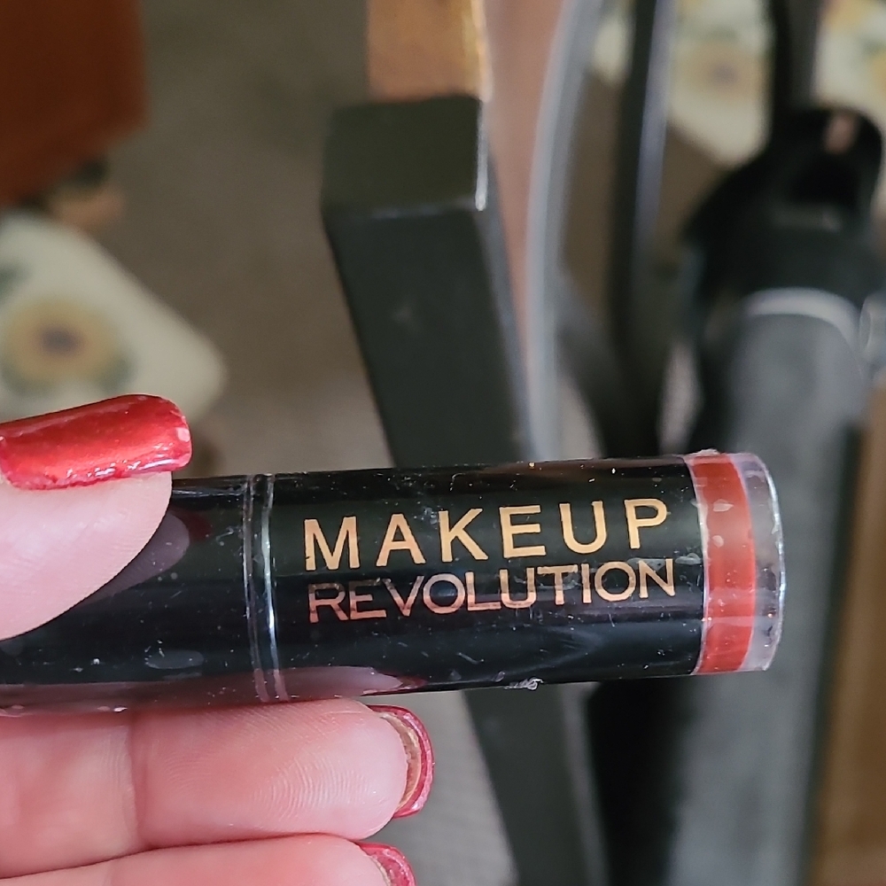Makeup Revolution Cream Lipstick Stick - Coral Red